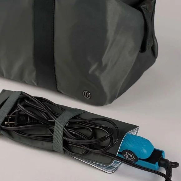 EUC ๐ Lululemon Fast Track Duffel (Heatproof Pocket 19L) Dark Forest - Picture 4 of 16